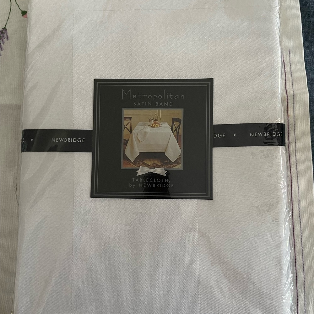 Metropolitan Satin band tablecloth by Newbridge